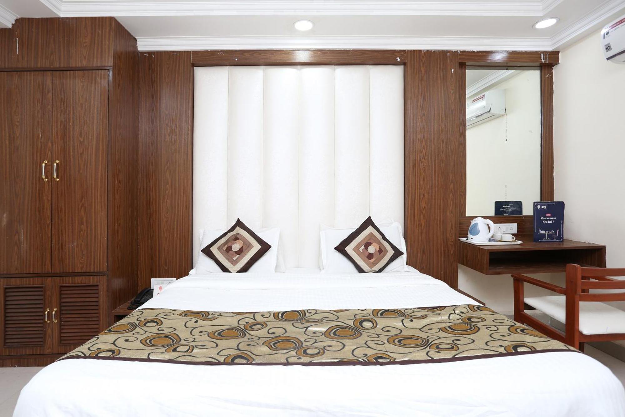 Oyo Flagship Hotel F Five New Delhi Exterior photo