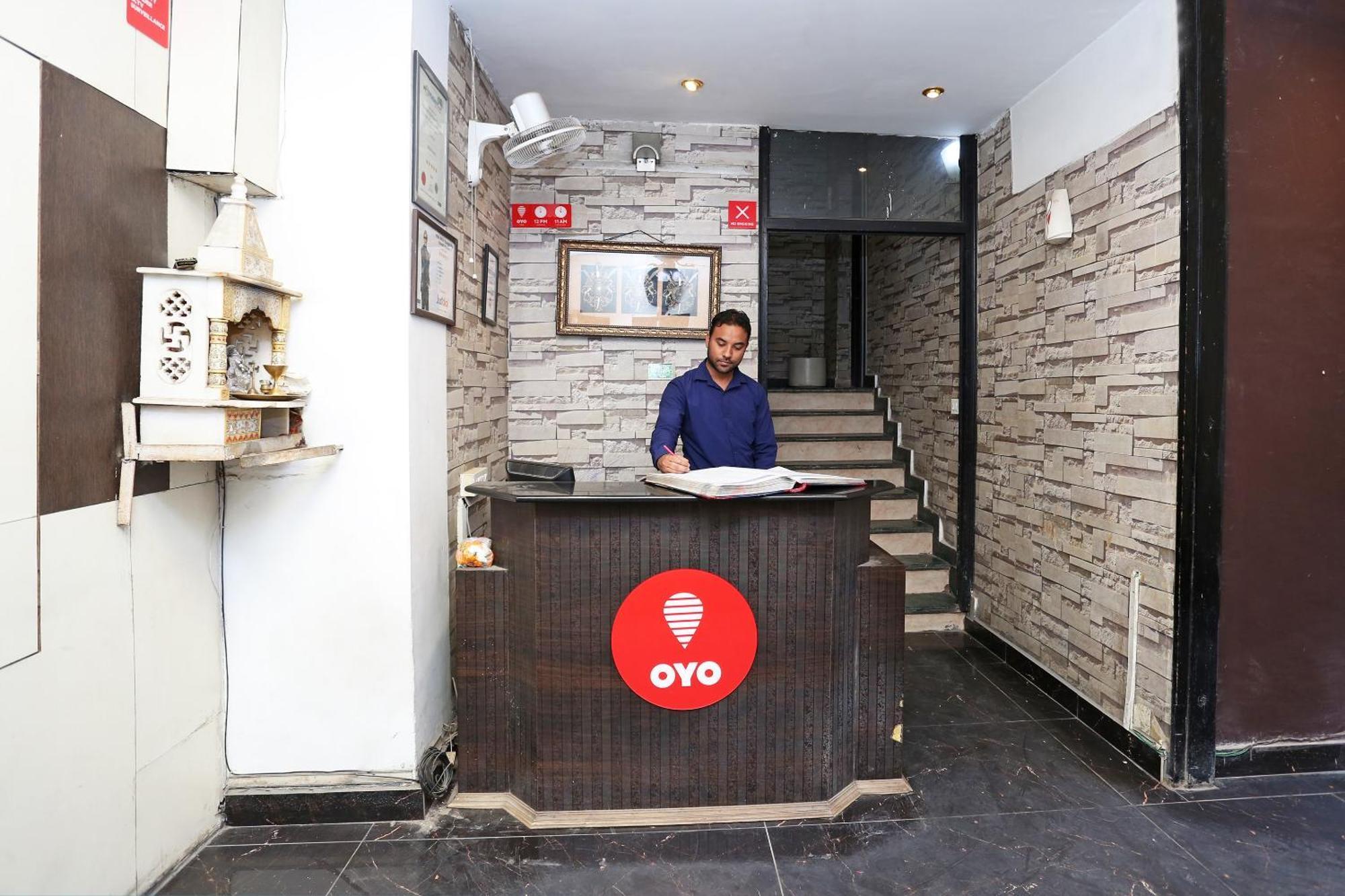 Oyo Flagship Hotel F Five New Delhi Exterior photo