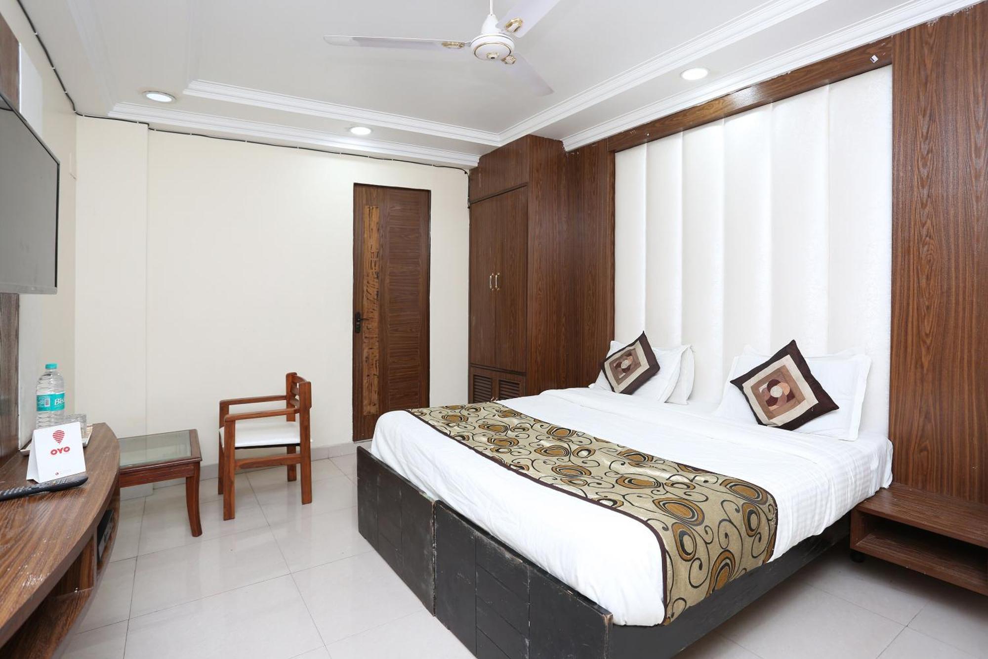 Oyo Flagship Hotel F Five New Delhi Exterior photo