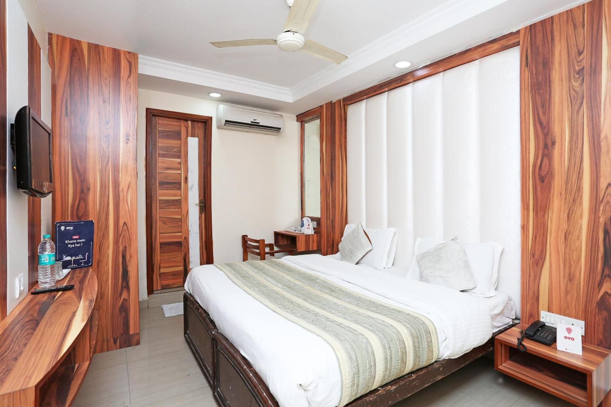 Oyo Flagship Hotel F Five New Delhi Exterior photo