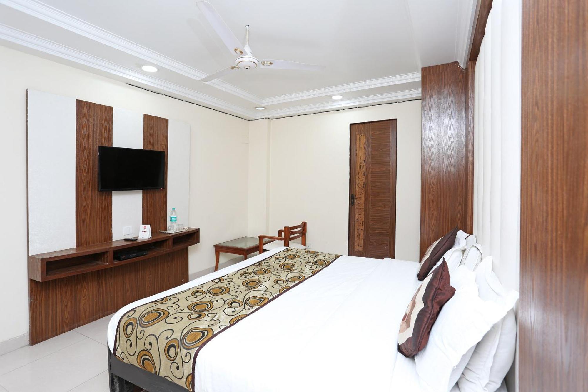 Oyo Flagship Hotel F Five New Delhi Exterior photo