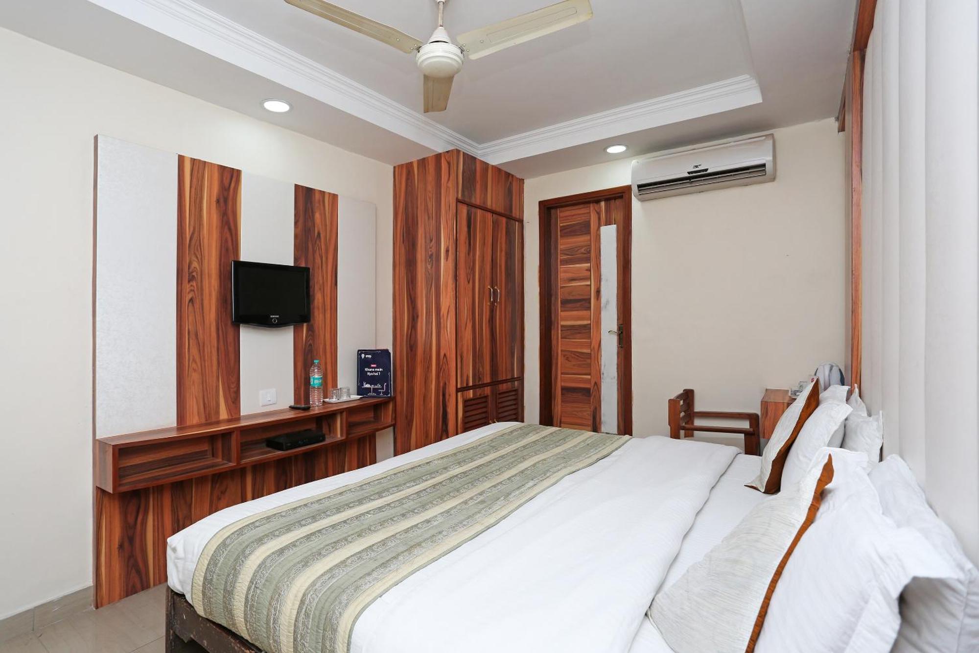 Oyo Flagship Hotel F Five New Delhi Exterior photo