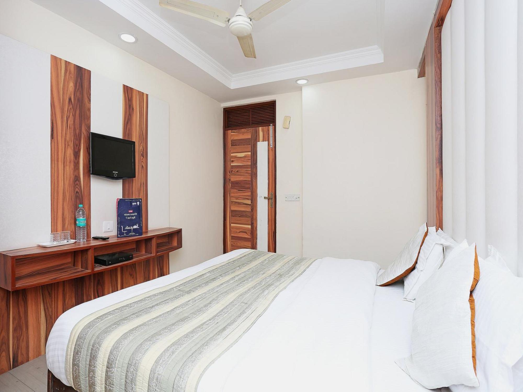 Oyo Flagship Hotel F Five New Delhi Exterior photo