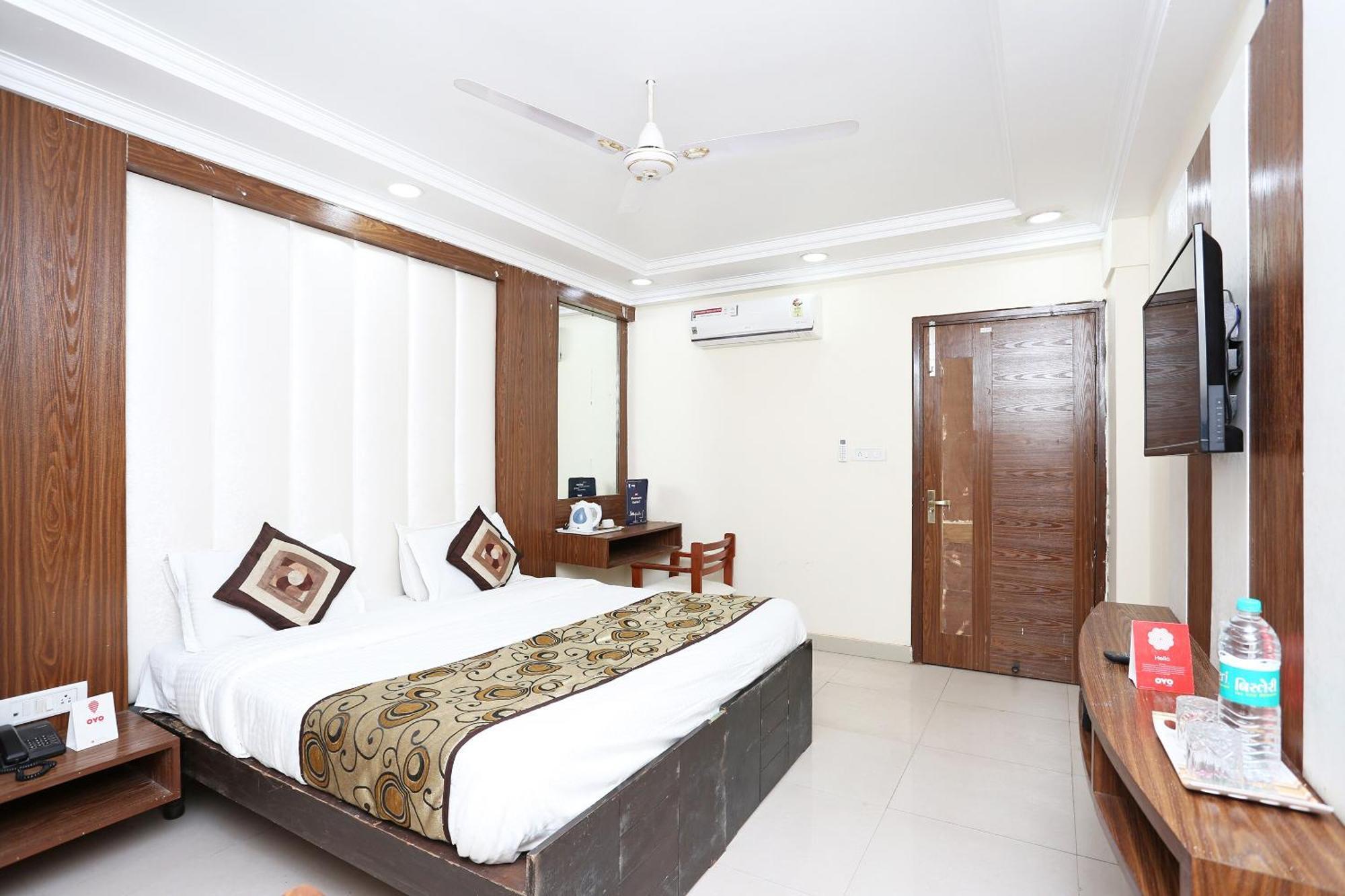 Oyo Flagship Hotel F Five New Delhi Exterior photo