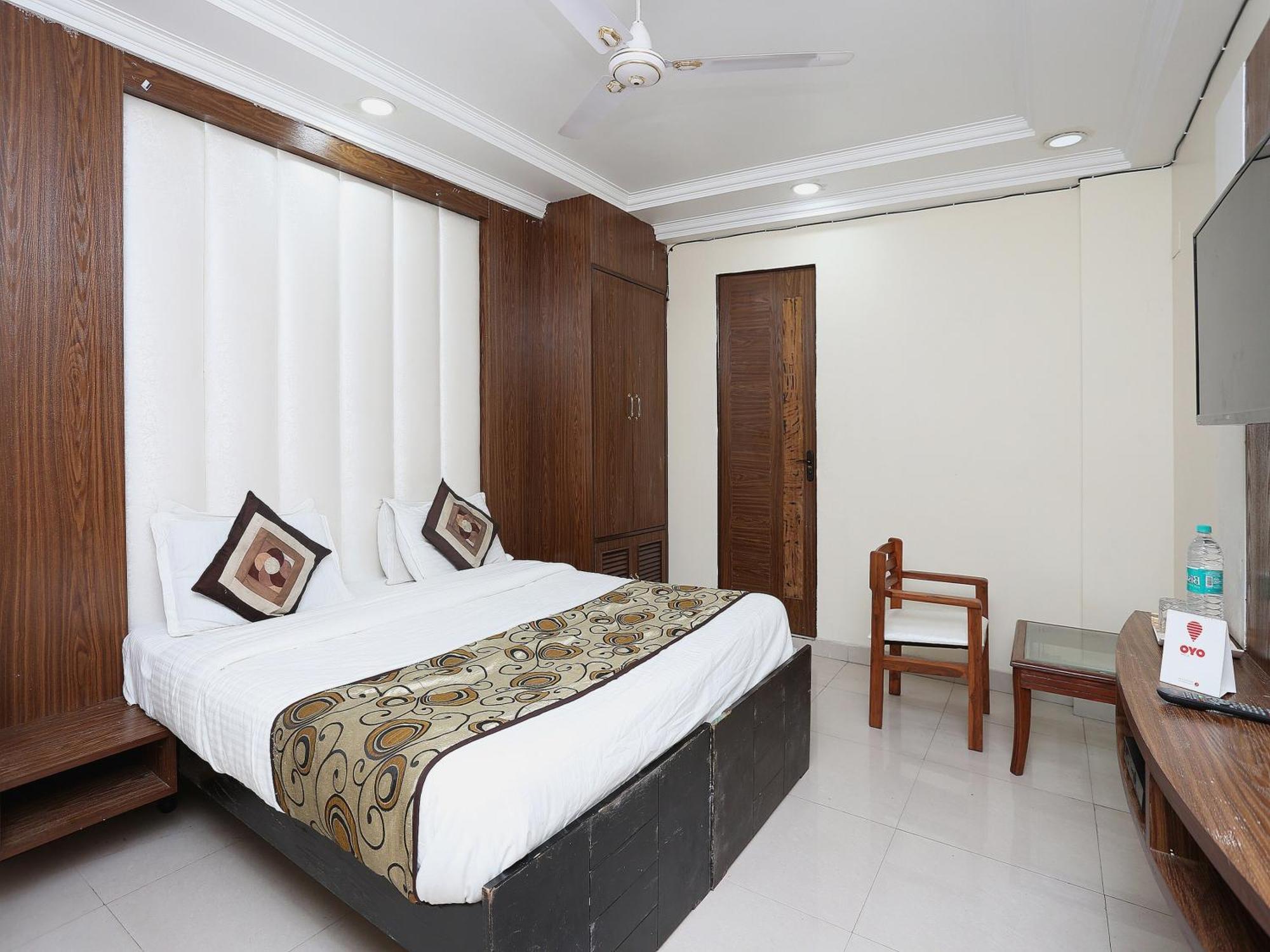 Oyo Flagship Hotel F Five New Delhi Exterior photo
