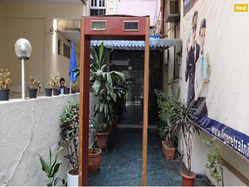 Oyo Flagship Hotel F Five New Delhi Exterior photo